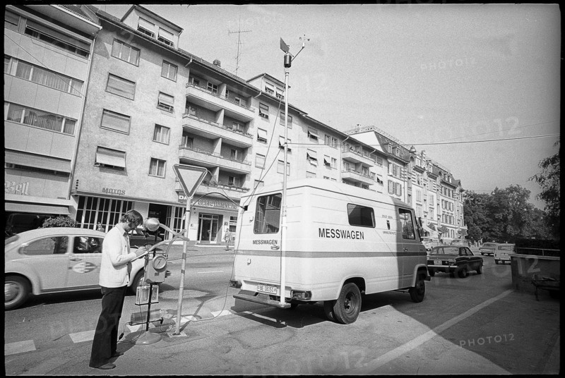 Monitoring car doing measurement of air pollution, 1973.