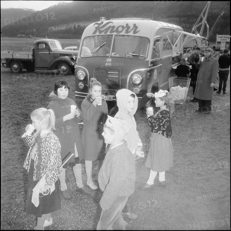 Children drinking Knorr-soup at Exhibition, Zurich 1960.