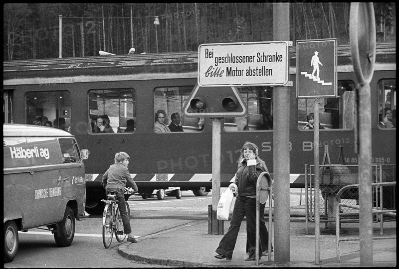Sign for turning off the engine in front of a gate, 1972.