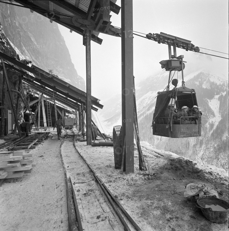 Transporting persons, ropeway car above Tierfehd 1960.
