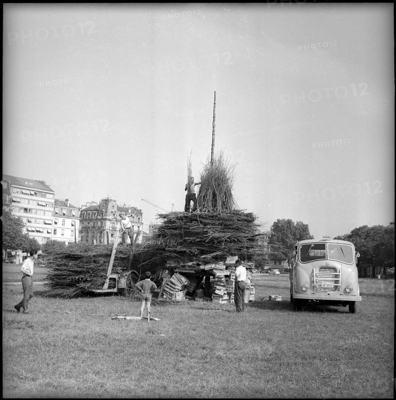Geneva, people piling up firewood; 1959.