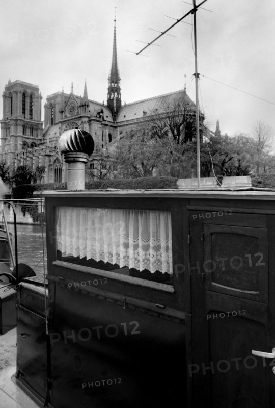 1975, Paris, Seine River. houseboat.