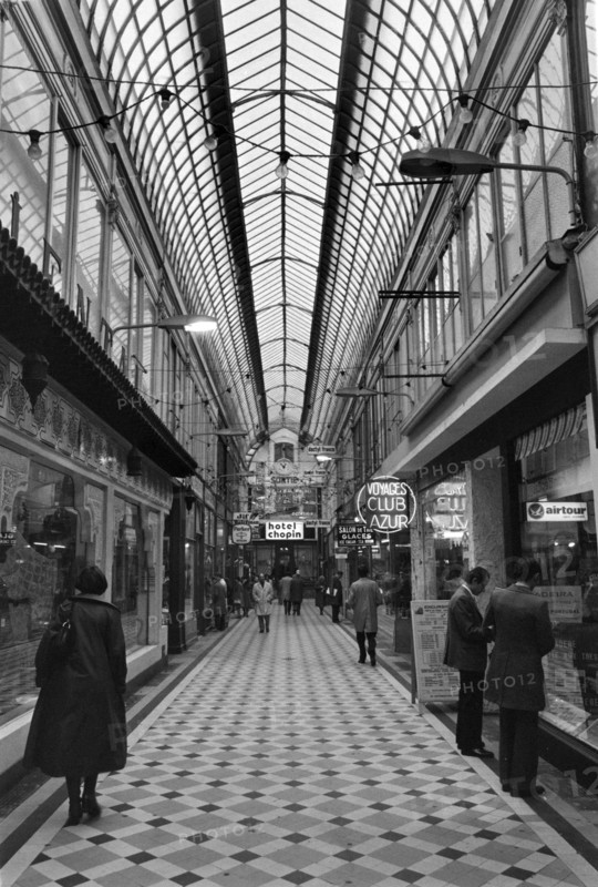 1975, Paris, Marais, passage.