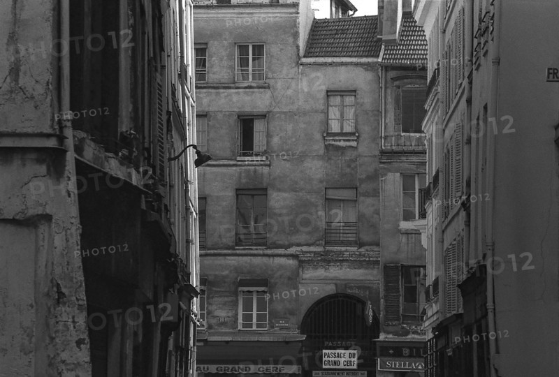 1975, Paris, Marais, passage.