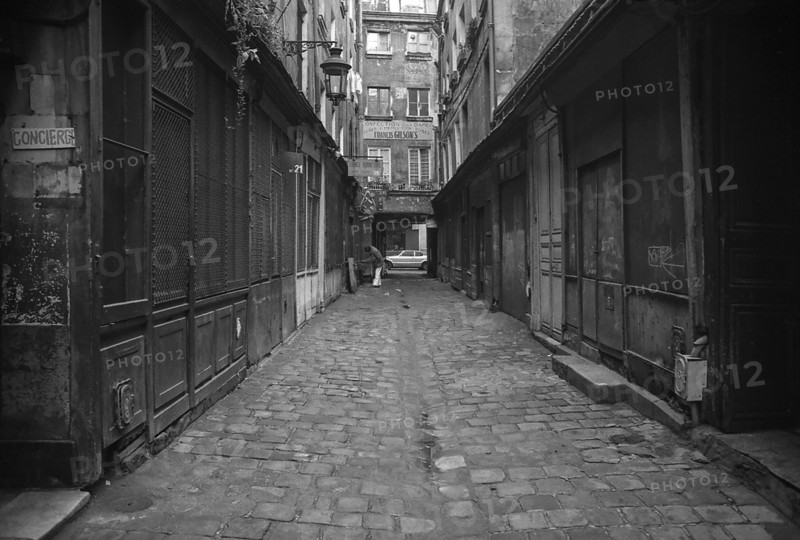 1975, Paris, Marais, passage.