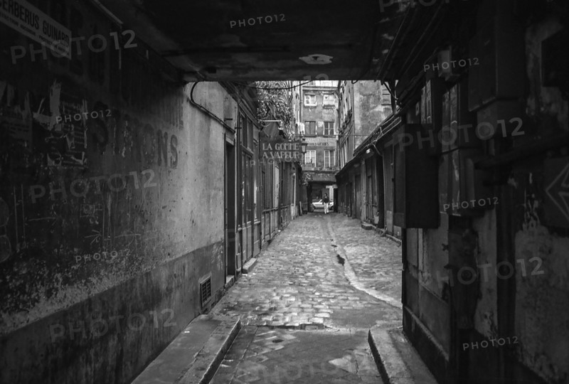 1975, Paris, Marais, passage.