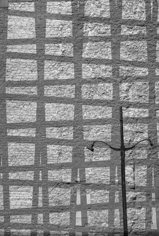 1975, Paris, Rive droite. Graphic building.