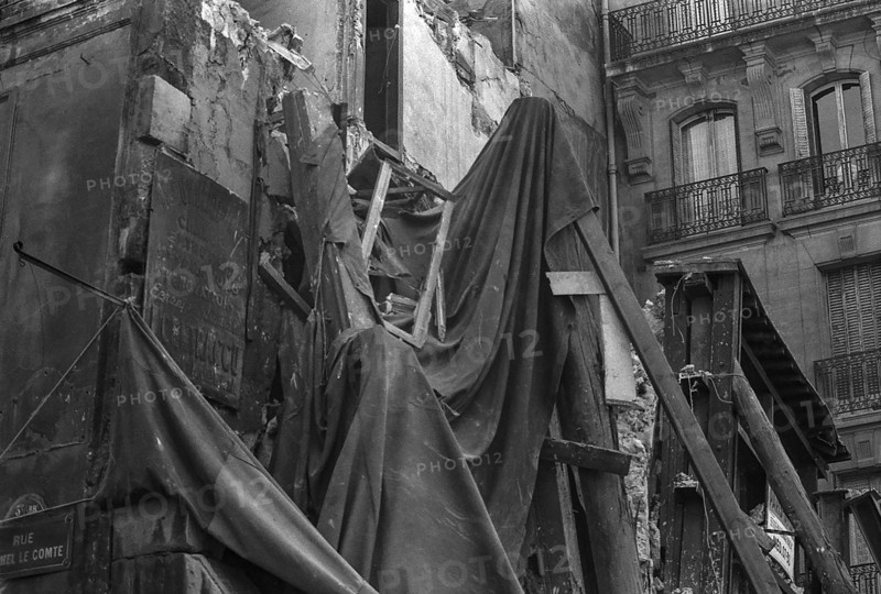 1975, Paris, Rive droite building under restoration.