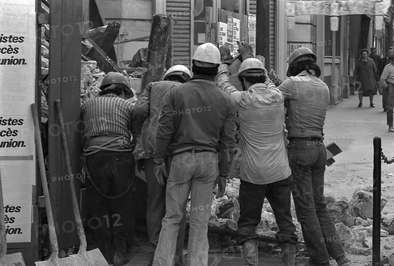 1975, Paris, Rive droite, men at work.