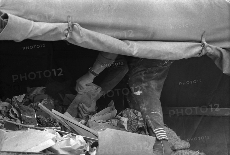 1975, Paris, Rive droite, men at work.