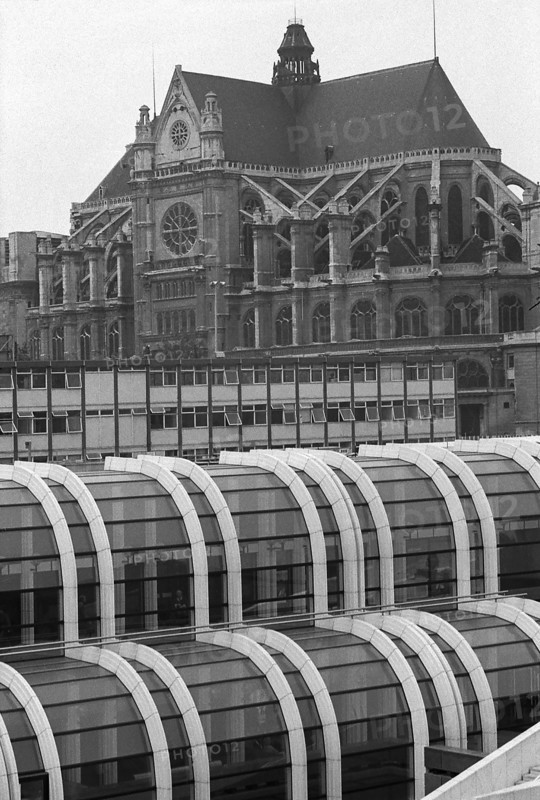 1985, Paris, Rive droite, Les Halles. shopping center, church. Saint-Eustache.
