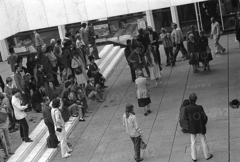 1976, Paris, Rive droite, Les Halles, shopping center.