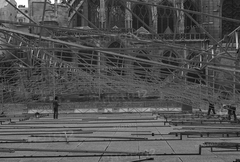 1976, Paris, Rive droite, Les Halles, shopping center.