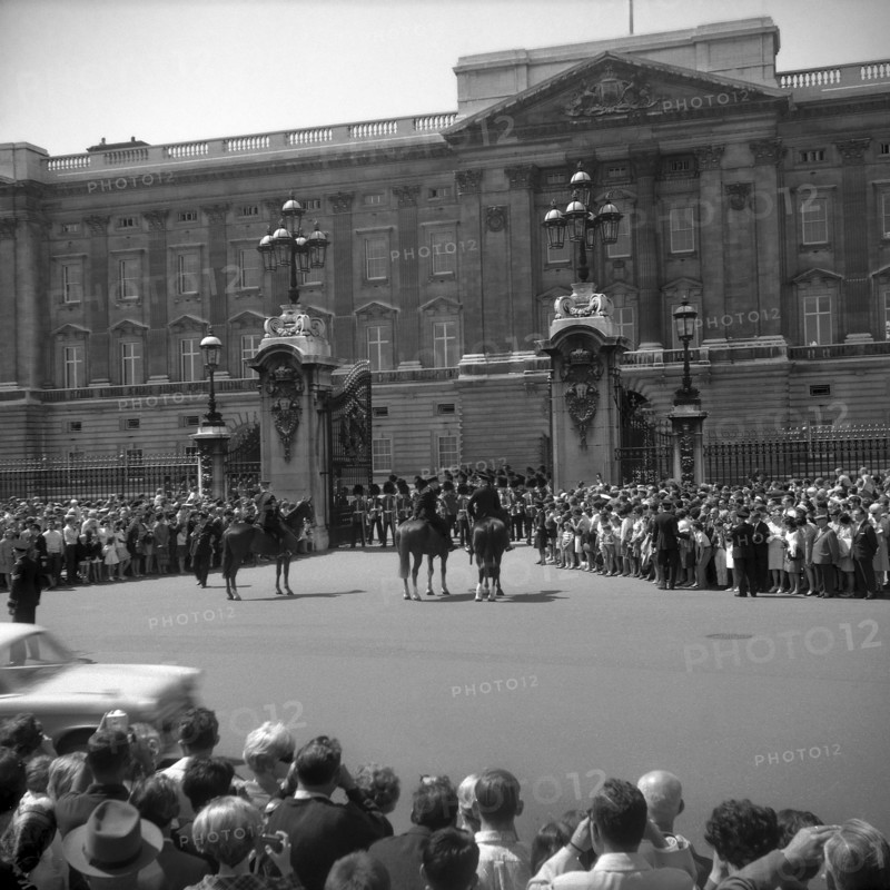 1967, London, Changing of the Guard.