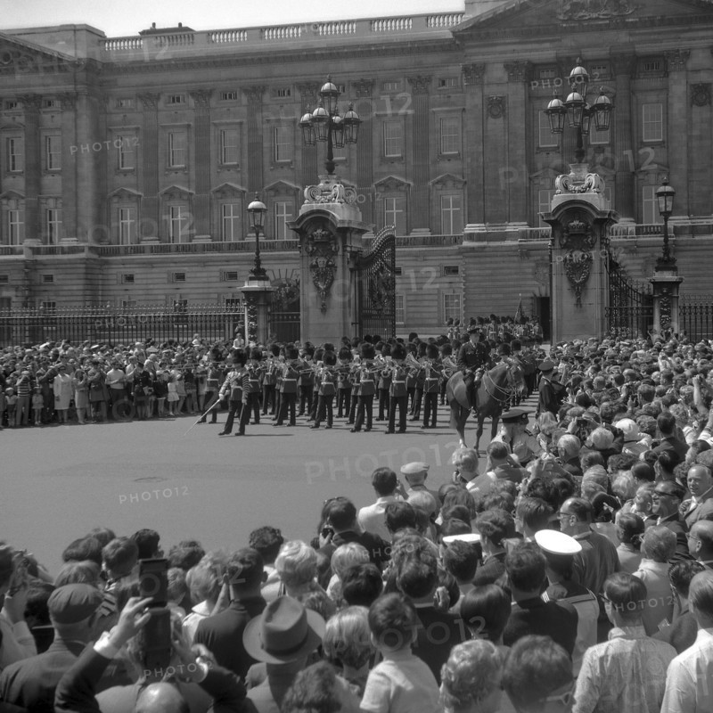 1967, London, Changing of the Guard.