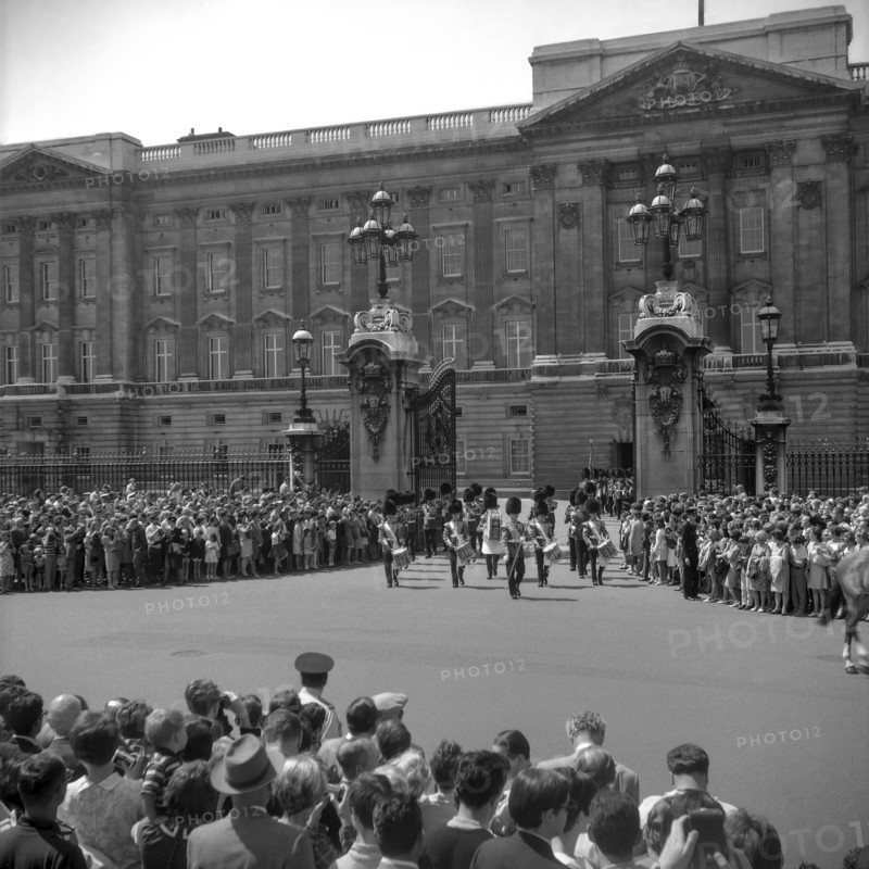 1967, London, Changing of the Guard.