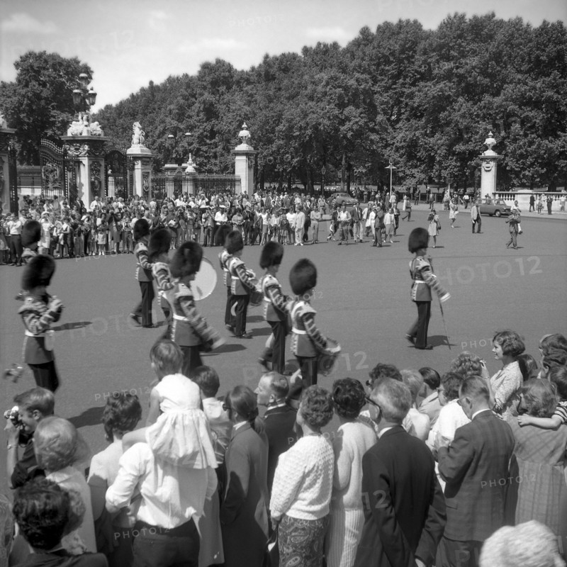 1967, London, Changing of the Guard.
