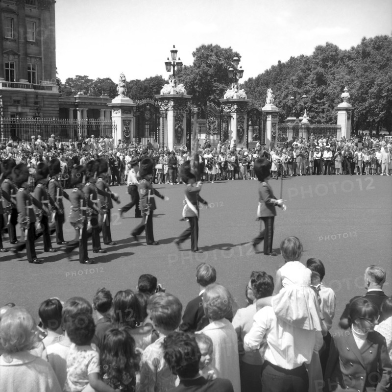1967, London, Changing of the Guard.