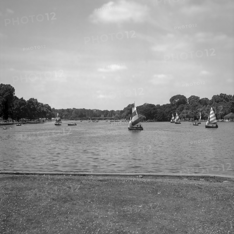 1967, London, Hide Park, sailing boats.