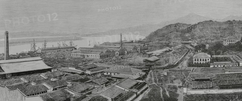 Fuzhou, Fujian province, China. Foochow Arsenal. It was one of the several shipyards built by the Qing Empire, relying on French assistance to China during the Self-Strengthening Movement (1861-1895). The shipyard was constructed between 1867 and 1871 under Li Hongzhang, Marquess Suyi (1823-1901) and Zuo Zongtang (1812-1885). It was located in Mamoi (now Mawei District), a port town within the jurisdiction of Fuzhou. The shipyard was severely damaged by The French squadron under Admiral Courbet on 24 August 1884, at the outbreak of the Sino-French War or Tonkin War (August 1884-April 1885). Panoramic vief of the arsenal. Engraving by Arturo Carretero. The Spanish and American Illustration (La Ilustracion Espanola y Americana), 1884.