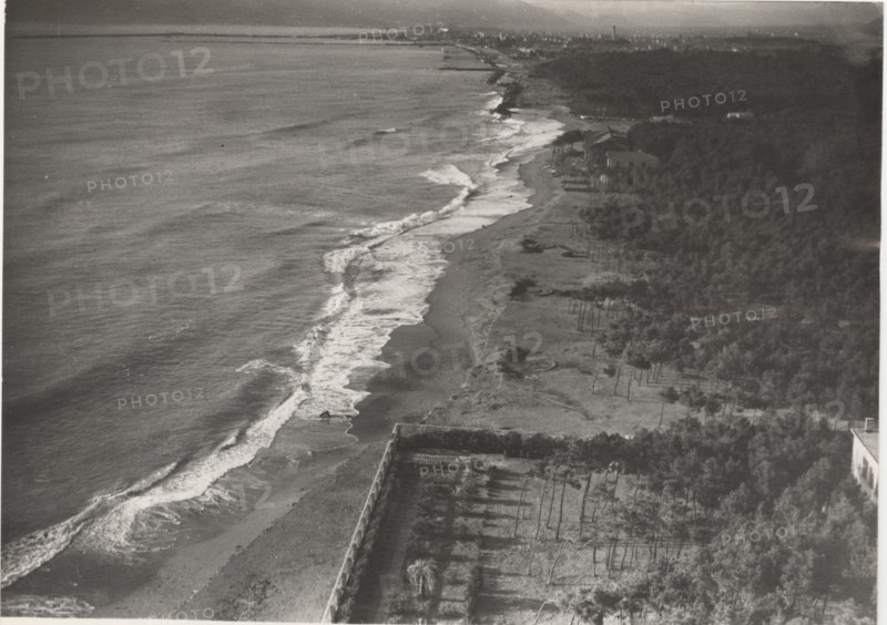 Marina di Massa Coast