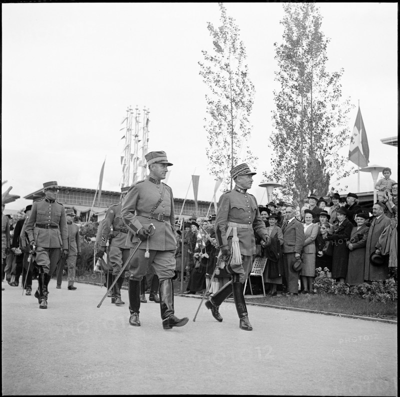 General Henri Guisan visiting the National Fair; 1939.