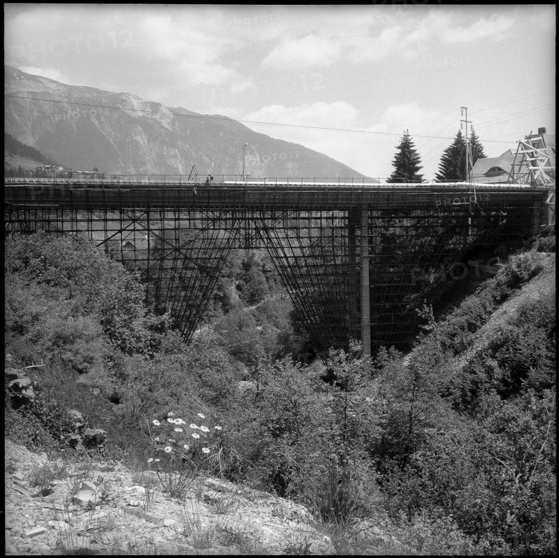 Flims, Stenna bridge under construction, centring, scaffolding; 1959.