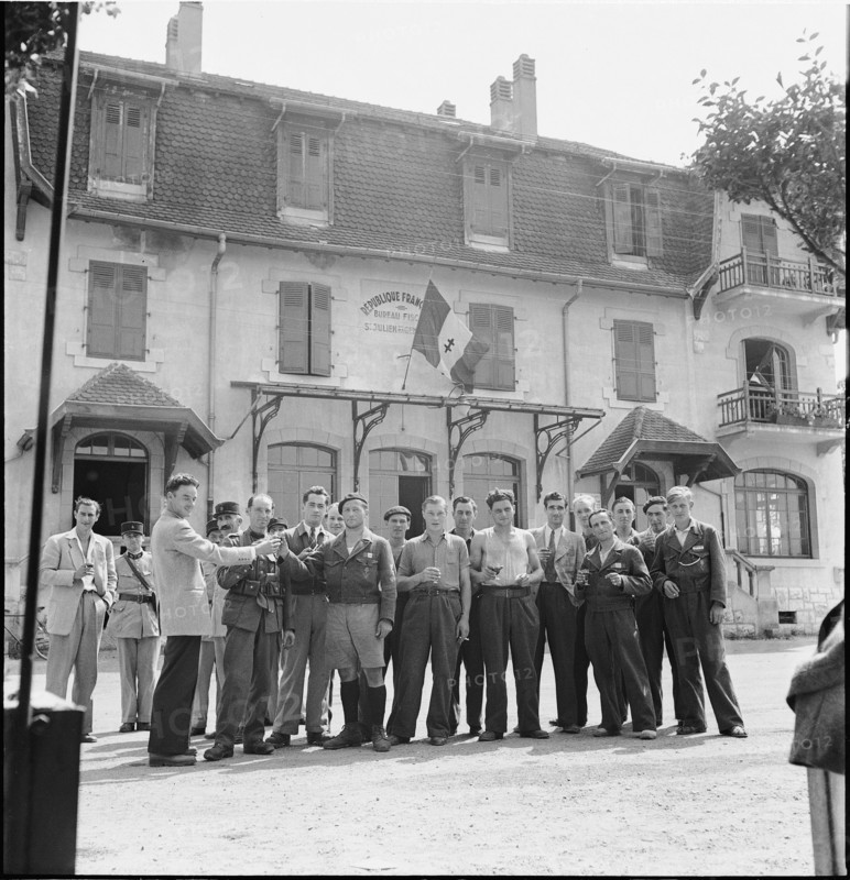 WW 2: Swiss and French clinking glasses, border St. Julien 1944.