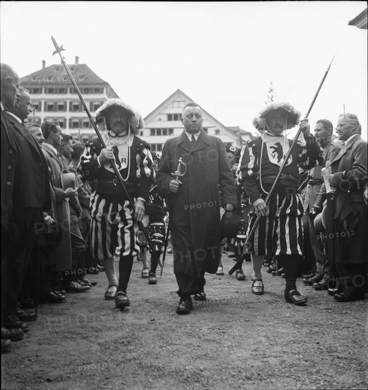 Voters meeting Appenzell 1940: Mayor with traditional gard.