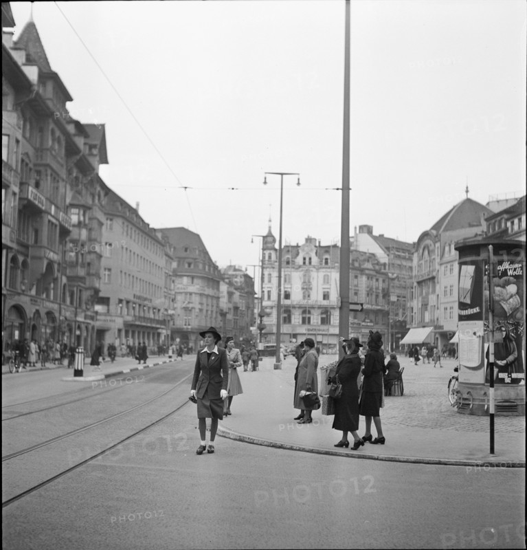 Market square, street scene; 1942.