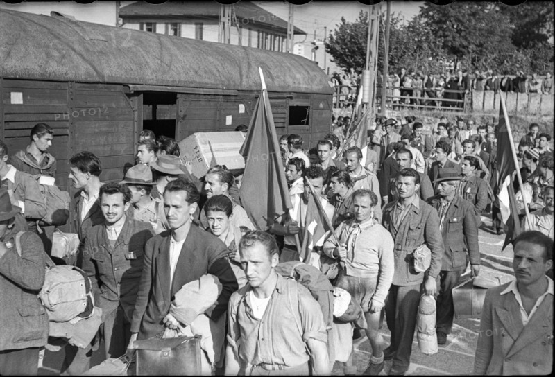 Italian internees before their departure; 1945.