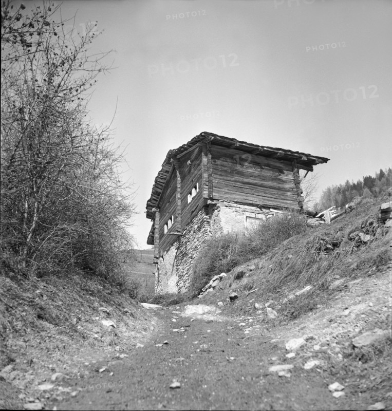 Wooden house in the Valais village Albinen; 1941.