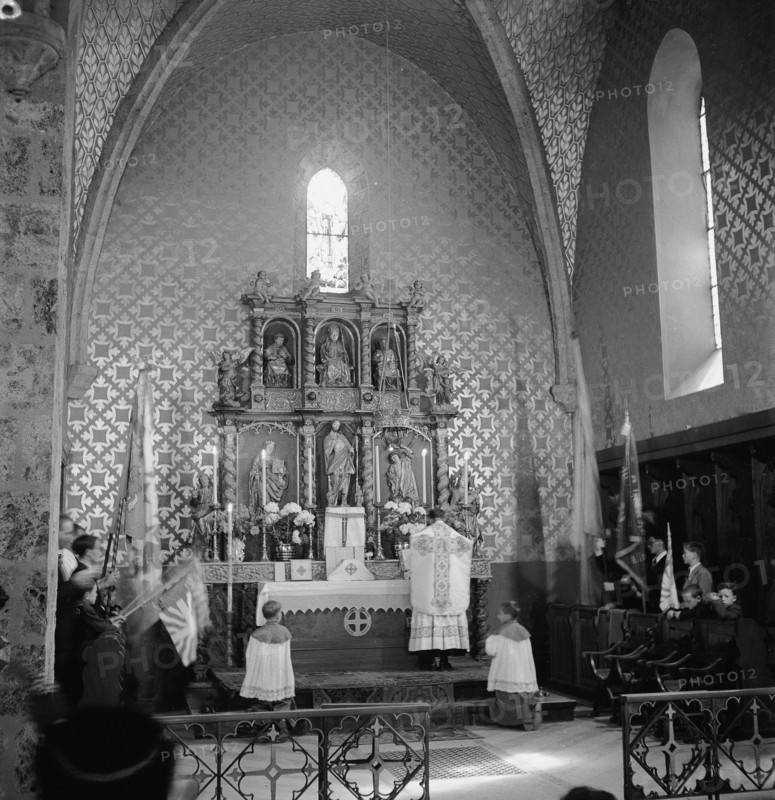 Service in the church of Saviese, 1946.