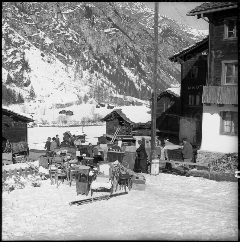 Herbriggen, village threatened with landslide, people preparing evacuation; 1959.