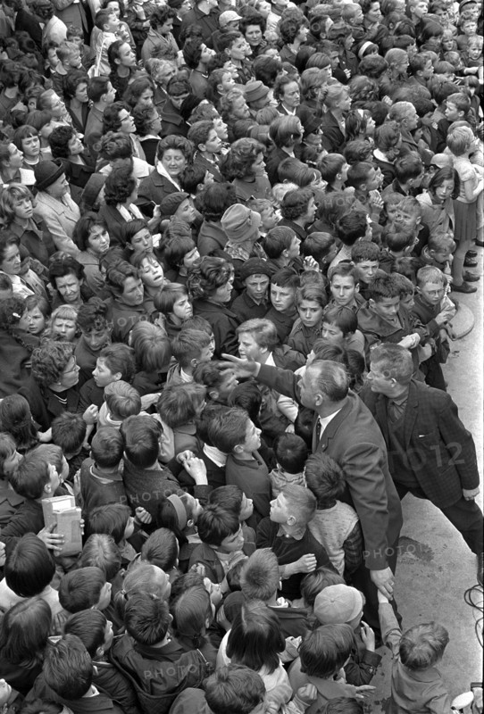 Crowd; Children 1963.