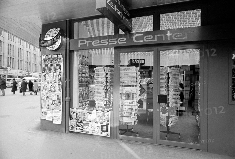 Newsstand in Zurich: SI, Sie & Er, Blick, 1971.