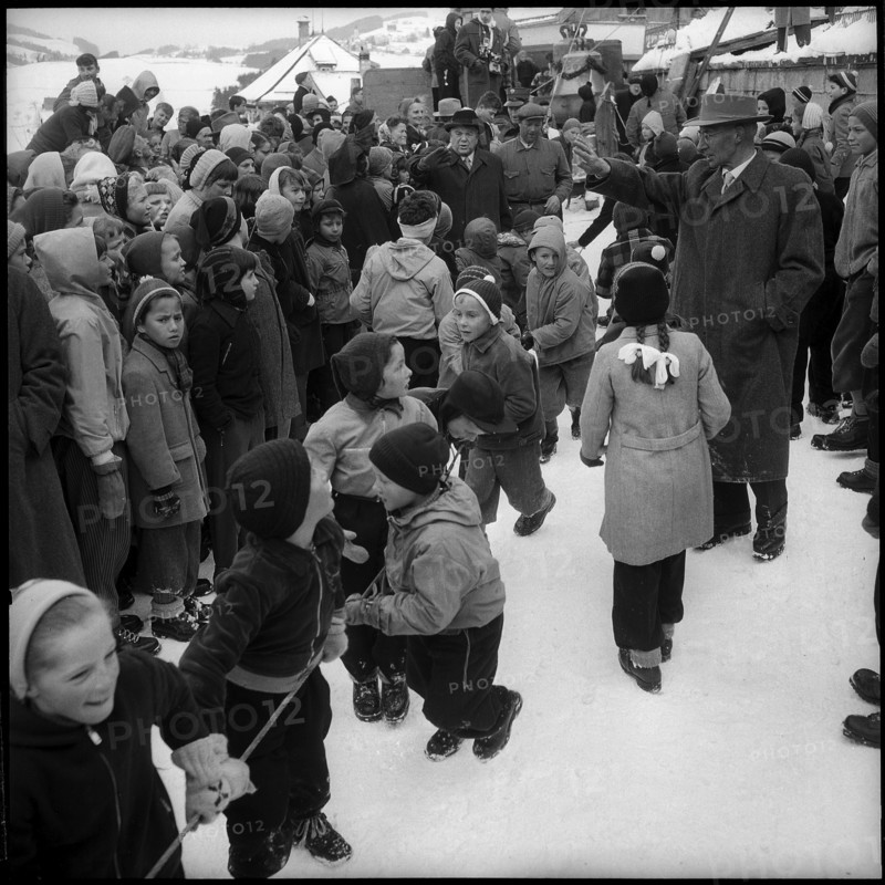Children working at church bell lifting ceremony in Trogen 1958.