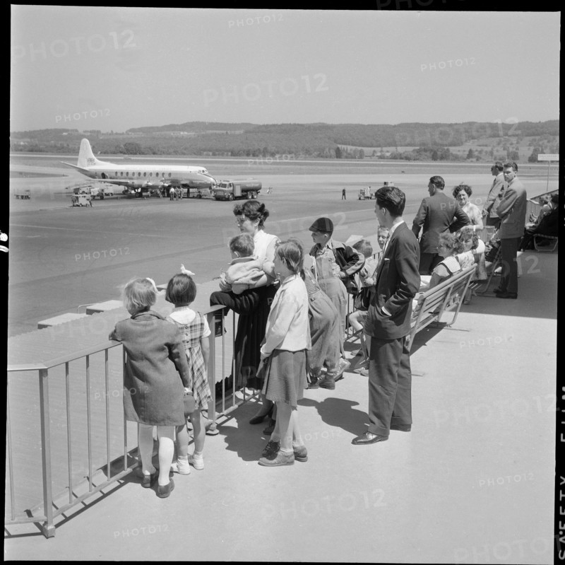 Gerold Zust with Hungarian children at airport Kloten 1957.