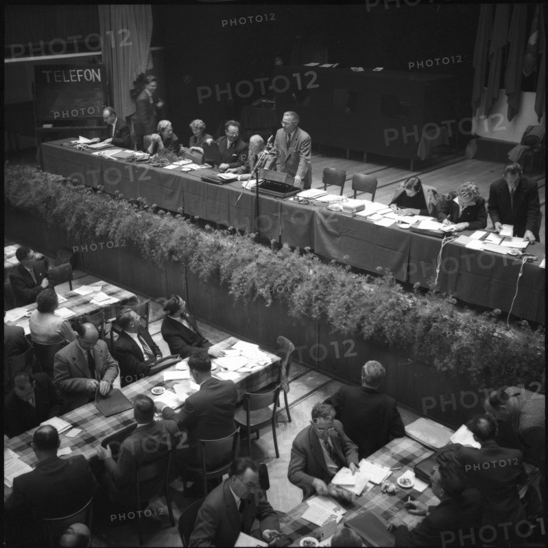 SPS party convention on 44 hours week, 1958.