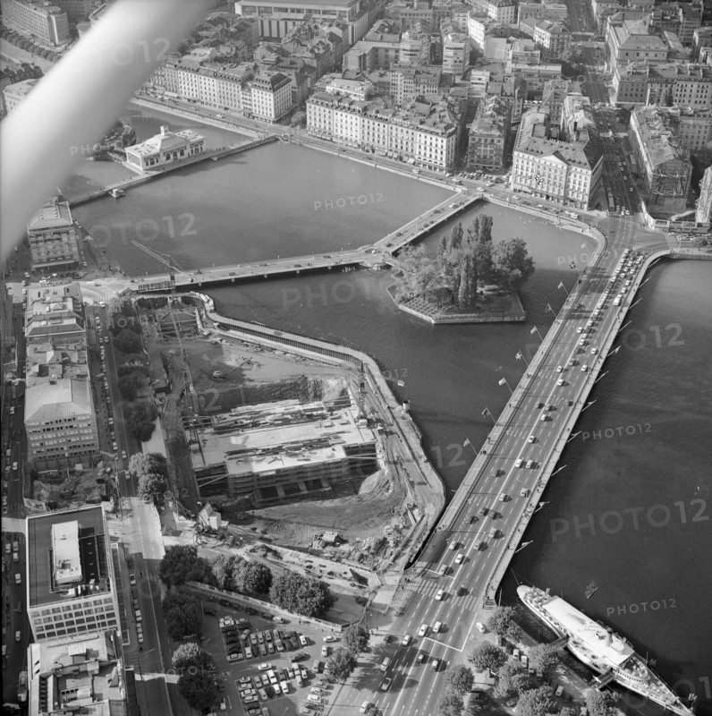 Geneva, Ile Rousseau, Montblanc bridge; aerial view; 1971.