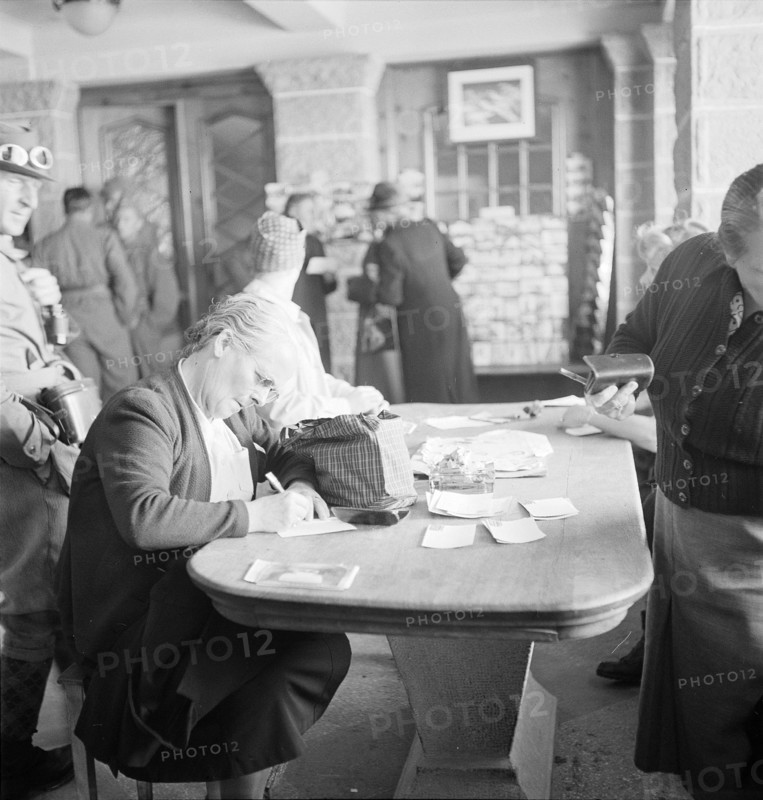 Jungfraujoch 1942: tourist writing post card.
