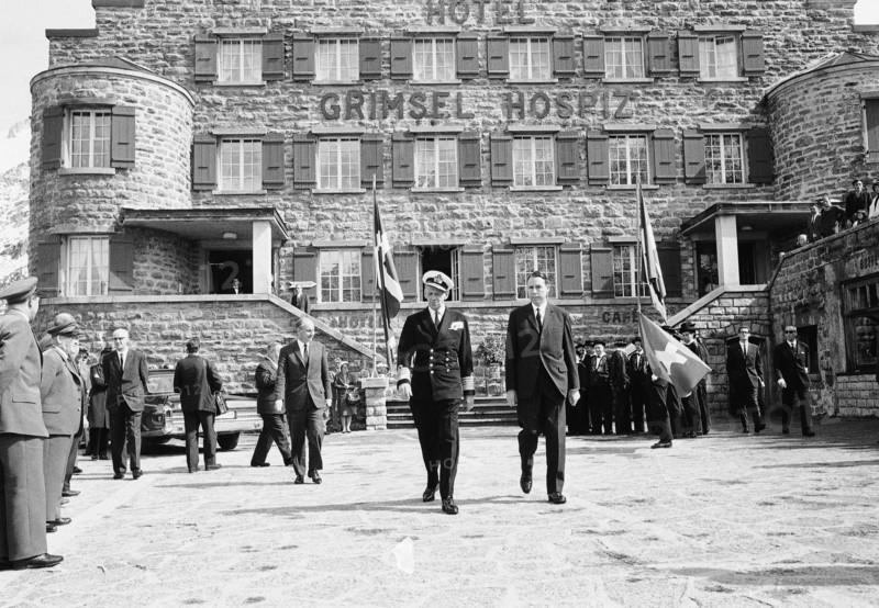 King Frederik of Denmark and federal councillor Tschudi at Grimsel Hospiz, 1965.