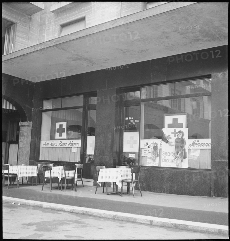 WW 2: border; action by the Red Cross, aid for children, Chiasso around 1943.