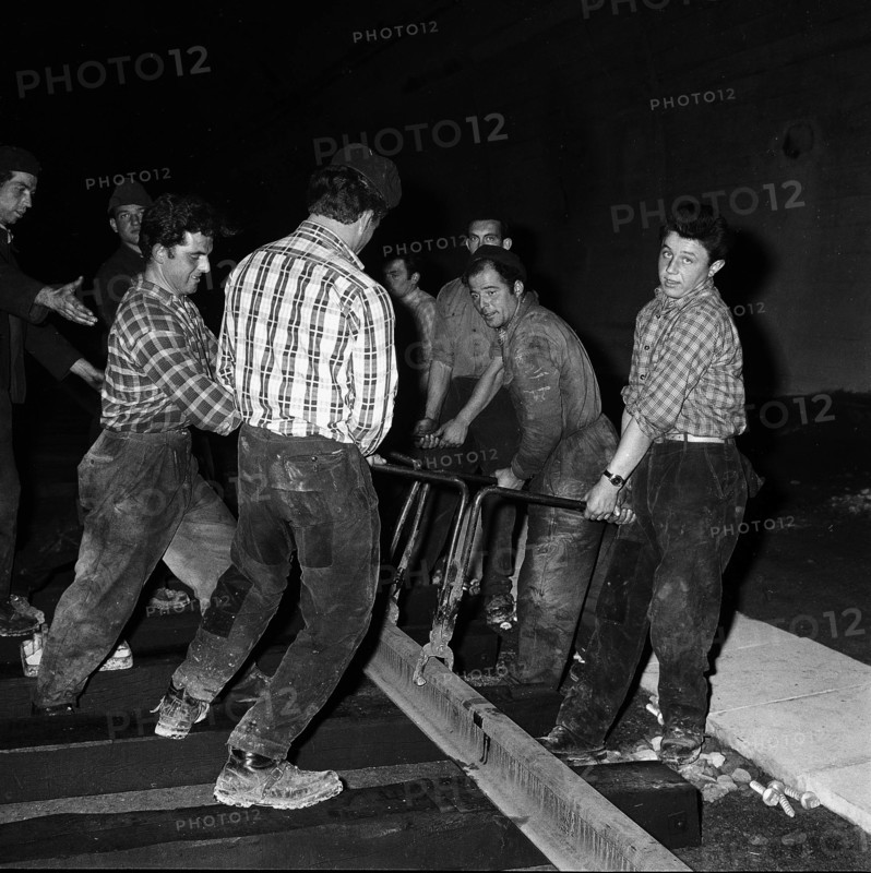Railway workers at the Kerenzerberg tunnel.