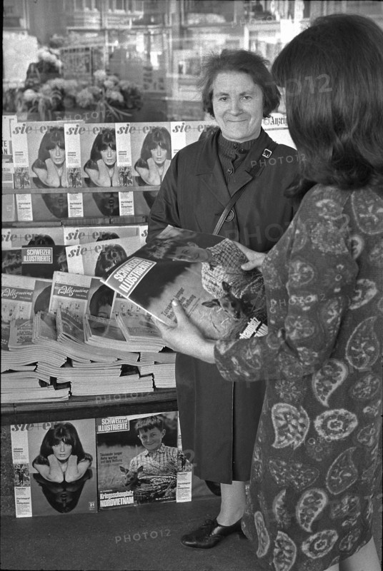 Newsstand with Ringier magazines, 1967.