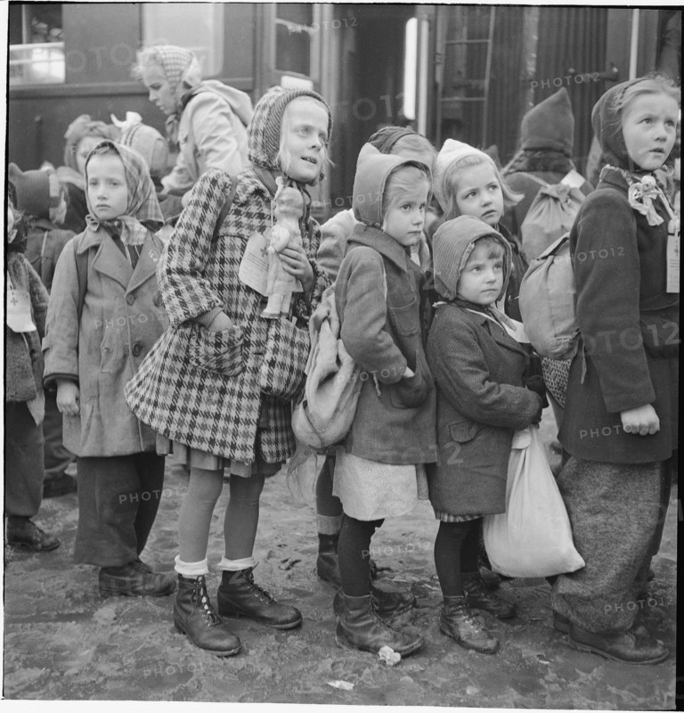 Children from Budapest arrive in Switzerland, holiday for convalescence, 1947.