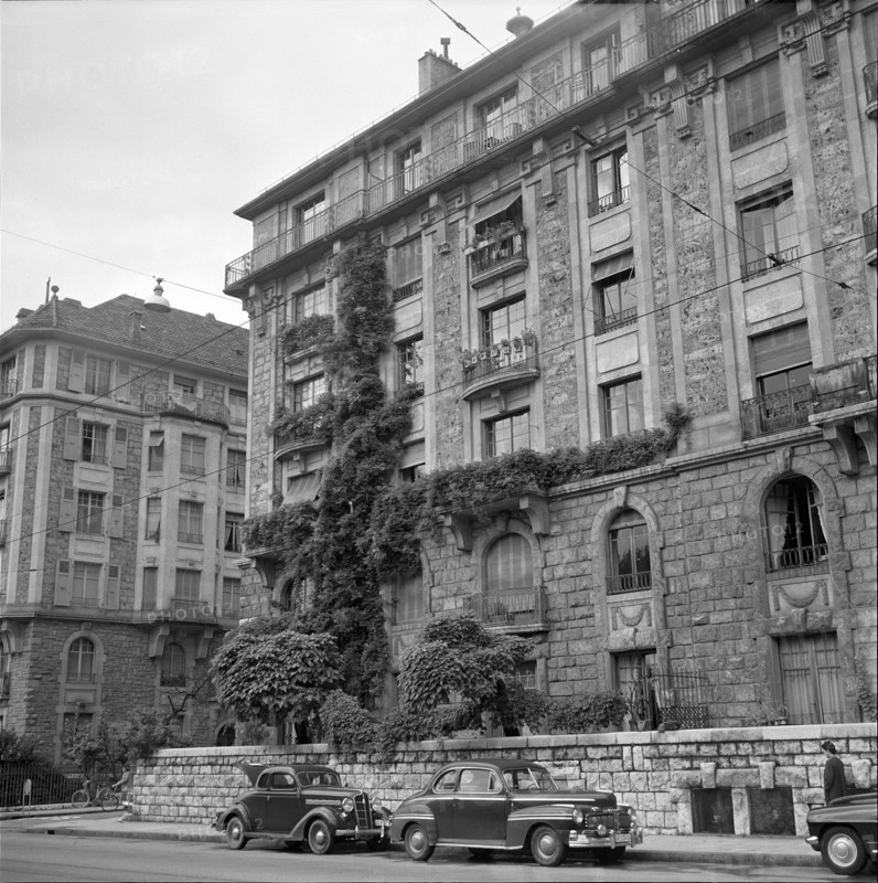 Geneva: parked cars at Rue de Lausanne; 1954.