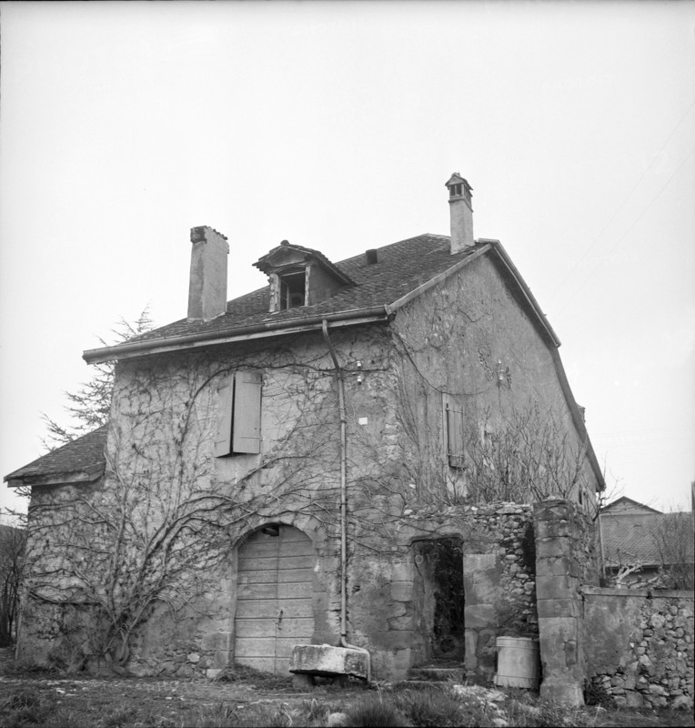 Stone house in Gy; 1947.