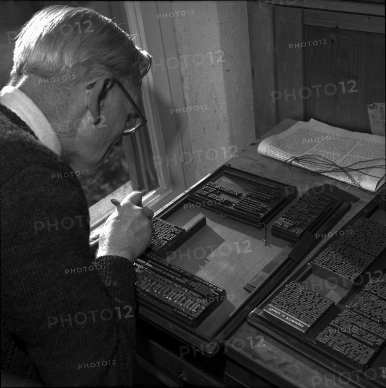 Echo vom Maiengrun: case room of the smallest newspaper of Switzerland, 1954.