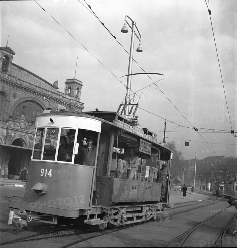 Goods transport for LVZ by tram in Zurich 1941.